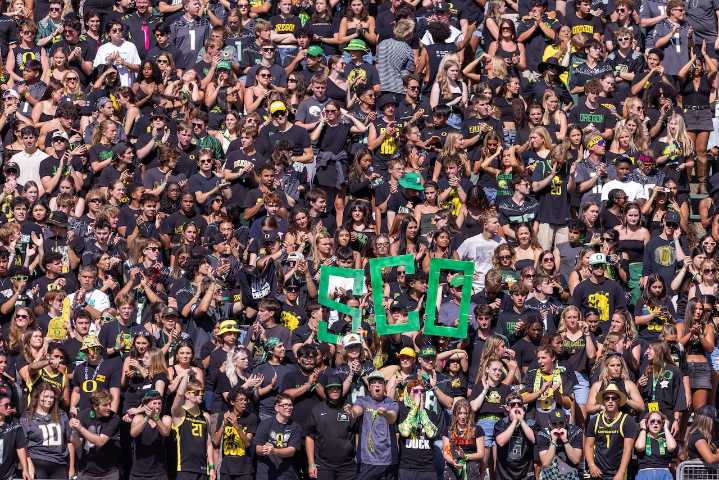Oregon Ducks lose first-place votes in both AP and coaches polls