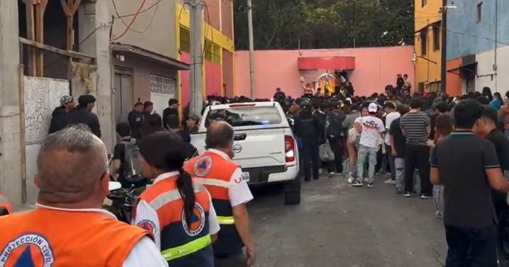 VIDEO | Clausuran fiesta clandestina con más de mil 500 jóvenes en CDMX: había menores