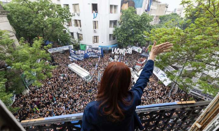 Cristina Kirchner criticó el vínculo del Gobierno con Estados Unidos: "Es Bessent o Perón"