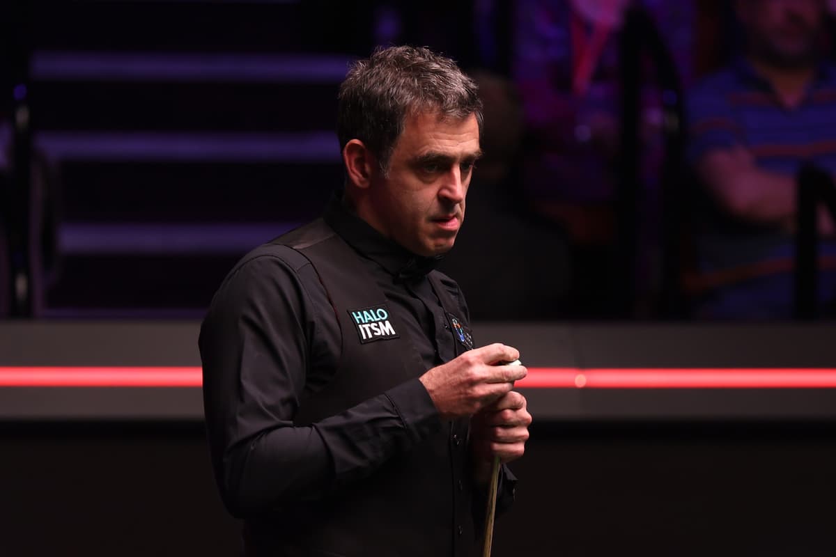 Xi'an Grand Prix: Ronnie O'Sullivan cruises into last 32