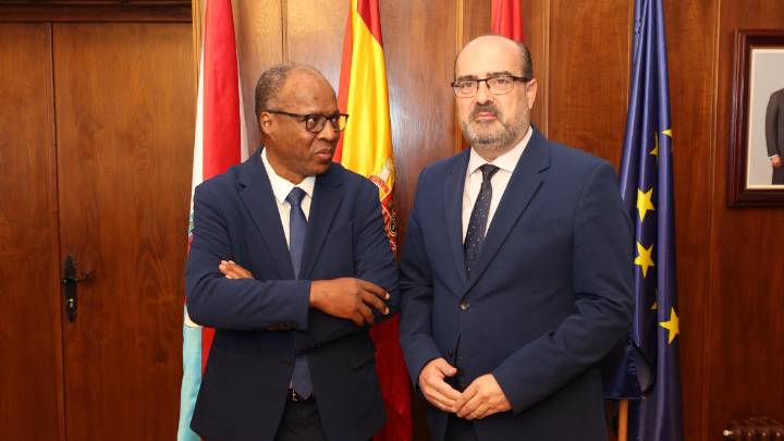 El primer ministro de Cabo Verde visita Ponferrada con el titular de fomento empresarial