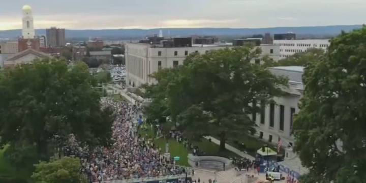 Thousands of runners come out for the Eversource Hartford Marathon