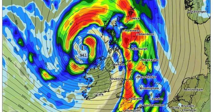 Hurricane winds to batter Midlands with 70mph gusts as UK warned of 'big one'