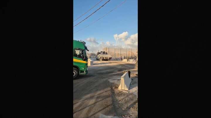 Video shows Israeli tanks reportedly pulling back from Gaza front line