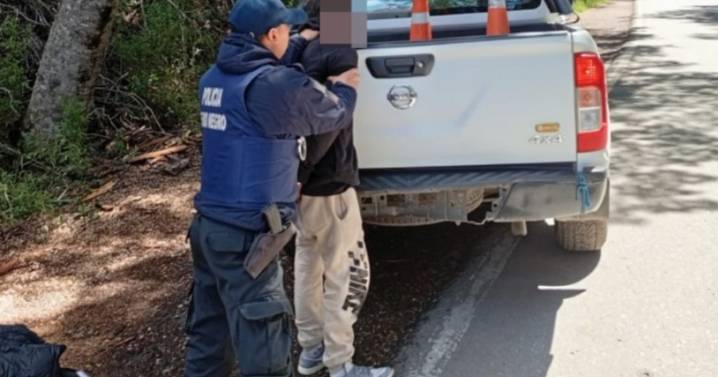 Sorprendido en plena fuga: detuvieron a un hombre que violentaba autos en el Circuito Chico de Bariloche