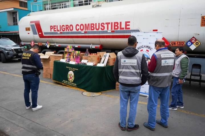 Incautan pirotécnicos camuflados en cisterna para combustible y los entregan a Sucamec
