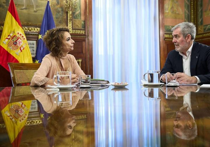 Clavijo se trae 91 millones de Madrid y la promesa de un decreto canario