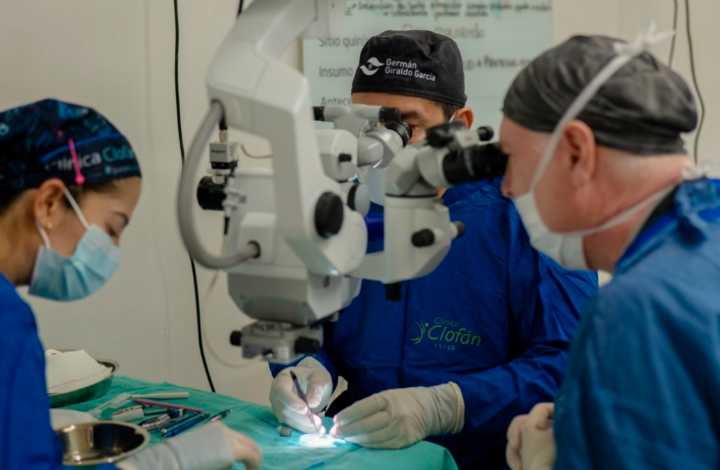 En Medellín se realizó el primer implante de iris artificial en Colombia. ¿Cómo lo lograron?