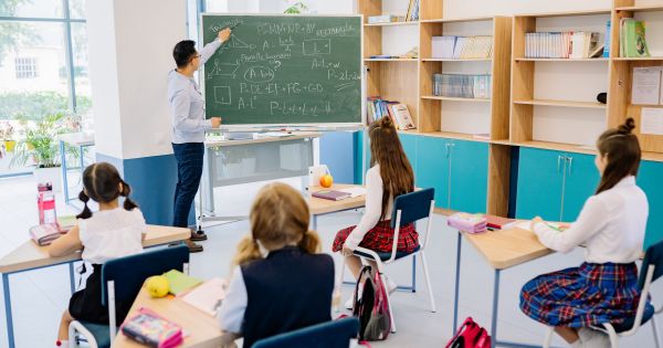 Salarios 2025: esto es lo que gana un profesor de primaria al mes en España