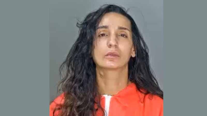 Colorado Woman Allegedly Stabbed Mother, Left Body Covered in Blankets as Child Watched