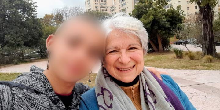 Es jubilada y se convirtió en referente afectiva de un adolescente: “Nadie se salva solo, siempre hace falta un abrazo”