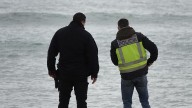 Impactante descubrimiento en playa icónica: turista halla un pie humano mientras disfrutaba del sol