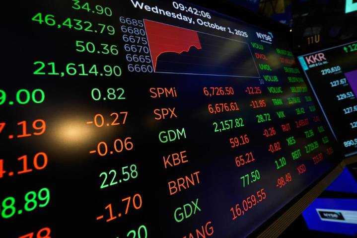 US stocks cruise toward the finish of a record