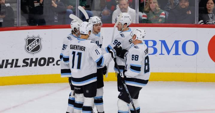 Cooley, Schmaltz each score twice as Mammoth stay hot with 6