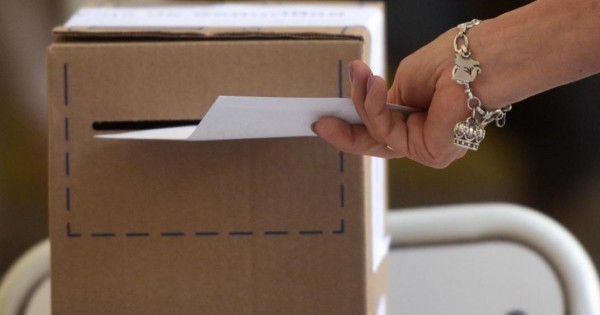 La jornada electoral se inició sin inconvenientes en todo el país