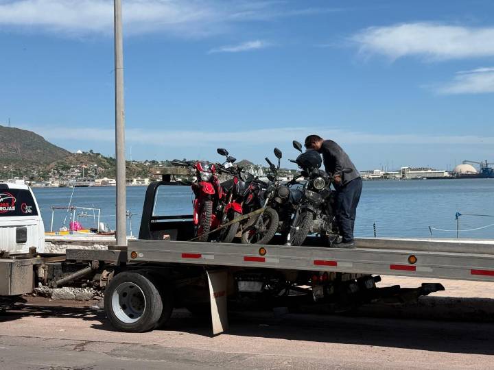 Aseguran 8 vehículos en filtro de revisión en Guaymas