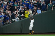Polanco hits winning single in the 15th inning as the Mariners beat the Tigers to advance to ALCS