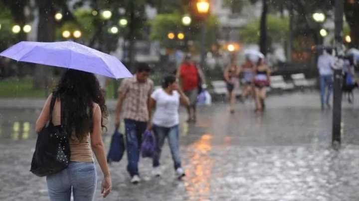 ¿Se esperan lluvias durante la jornada del viernes?