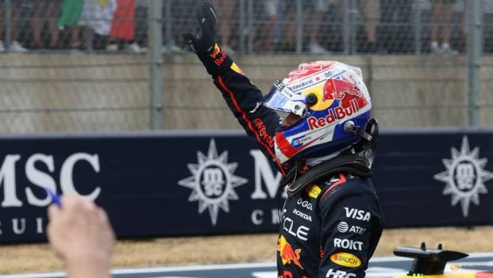 Verstappen wins US GP sprint after McLarens collide