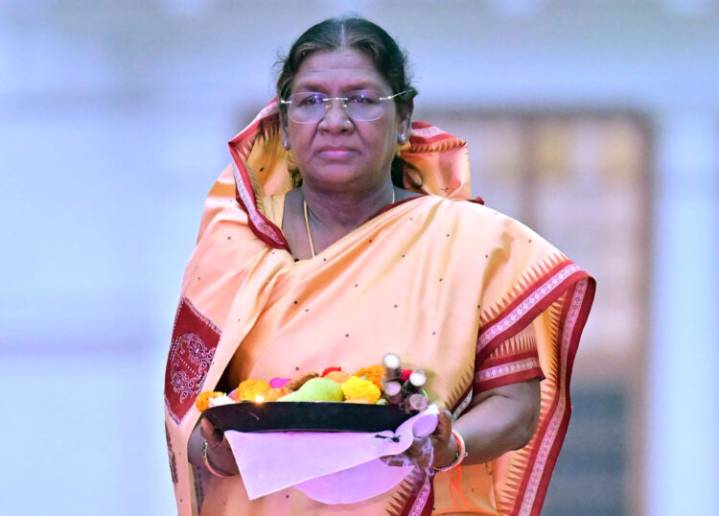 President Droupadi Murmu, Delhi CM Rekha Gupta Join Chhath Celebrations