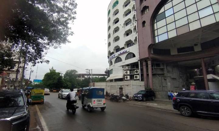 Cyclone Montha Batters Telangana: Hyderabad Faces Gridlock, Heavy Rains Bring City to a Standstill