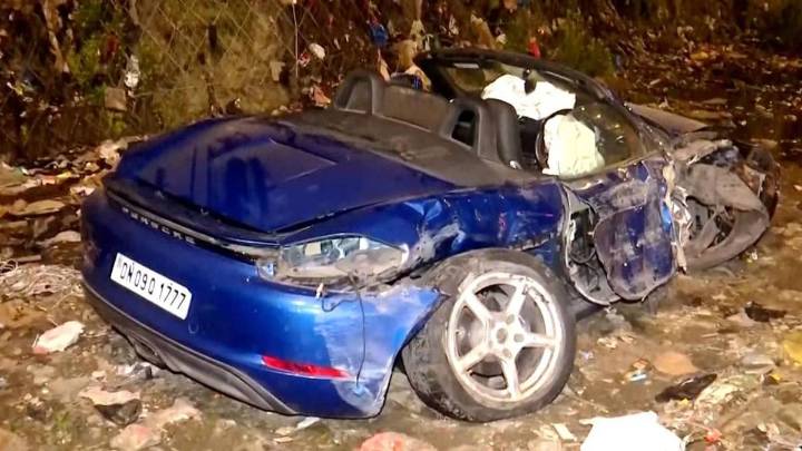 VVIP Recklessness: Porsche Racing BMW Crashes Into Divider In Mumbai India News