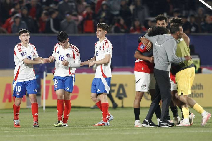 Pifias a Córdova, música egipcia y la “maldita” tarjeta verde: el lado B de la caída de Chile en el Mundial Sub 20