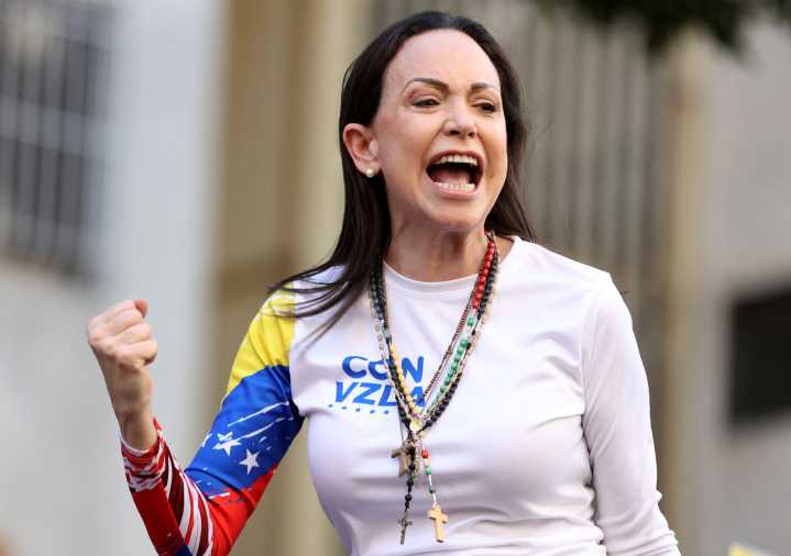 Machado expresa su apoyo a Leopoldo López, señalando el incremento de la represión del régimen hacia los venezolanos, tanto dentro como fuera del país