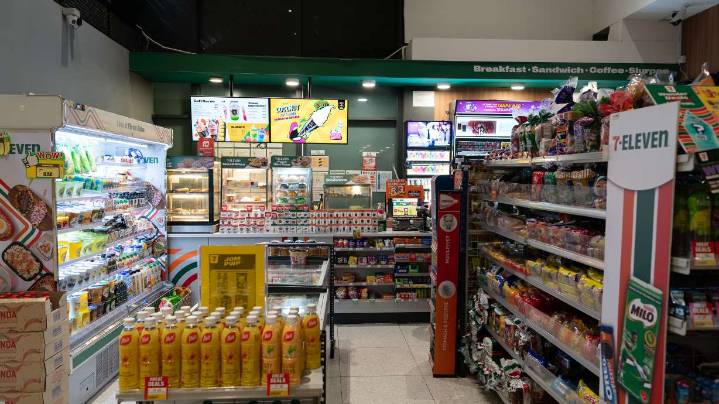 Lehi convenience store clerk arrested, accused of sexually abusing customer
