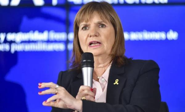 Escoltada por Alejandra Monteoliva, Bullrich anunció el Plan Paraná para el control de la hidrovía