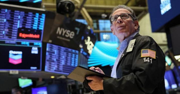 El dólar oficial se desploma a $1370 y los ADRs argentinos disparan hasta un 10% en Wall Street