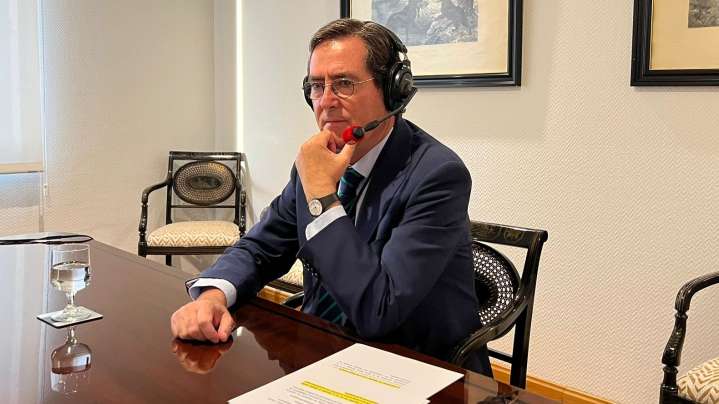 Garamendi acusa a Díaz de "hacer su propia campaña" con las políticas de Trabajo: "Se hacía antes de la muerte de Franco"