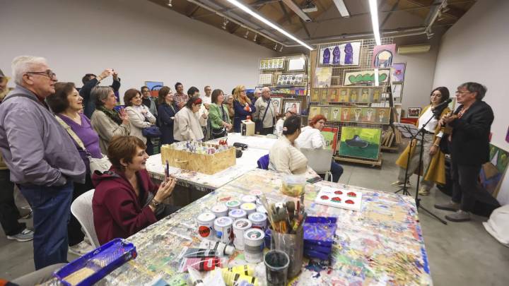 El Grupo ZheBRA recrea su taller y comparte el arte puro de este colectivo de artistas