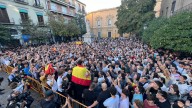 Concentración en la Plaza de Derecho de Granada a favor y en contra de Vito Quiles
