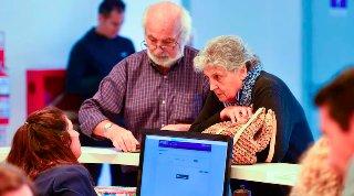 Jubilados: oficializan el bono de $70.000 para noviembre y el haber inicial supera los $400.000