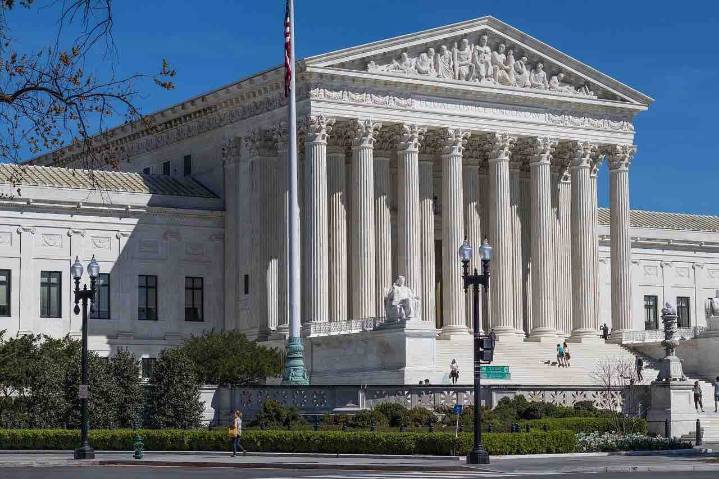 US Supreme Court to be Expanded from 9 Members to 535 and Renamed 'Congress'