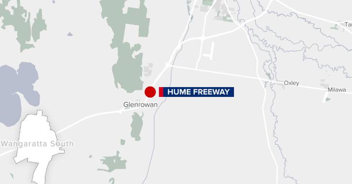 Wangaratta South: One dead after driver crashes into two parked trucks with sleeping occupants