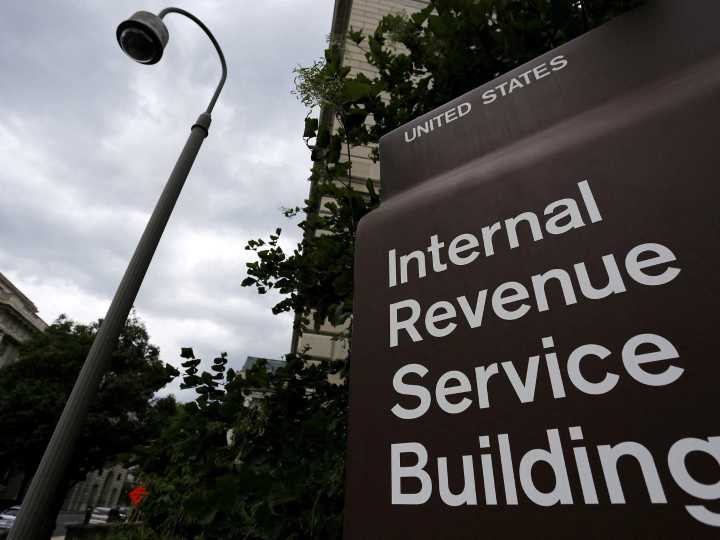 Cambiarán las escalas tributarias o 'tax brackets' del IRS para 2026: cómo son los porcentajes para pagar