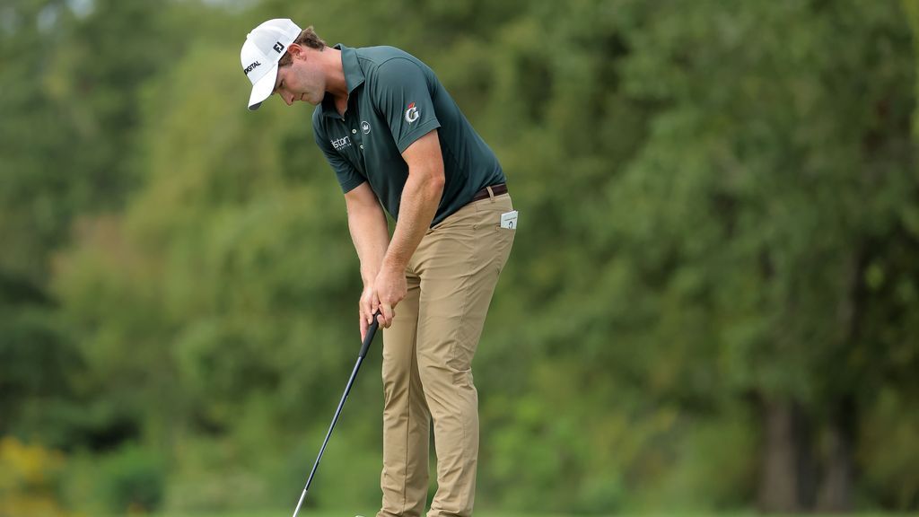 Vince Whaley saves par at Sanderson with alligator lurking