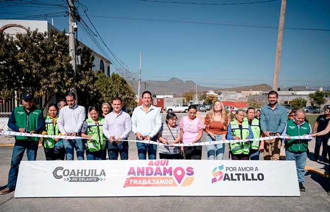 Sigue entregando obras de pavimentación Javier Díaz