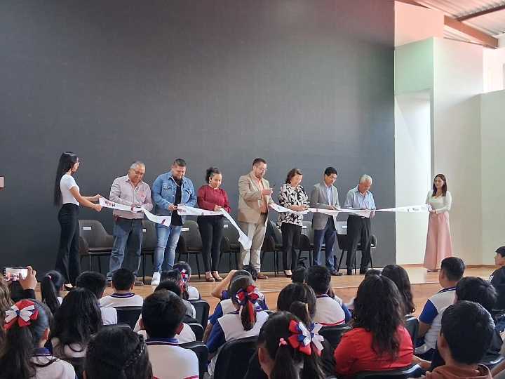 Alumnado de la UAEH exhibe su visión de la paz en Zimapán