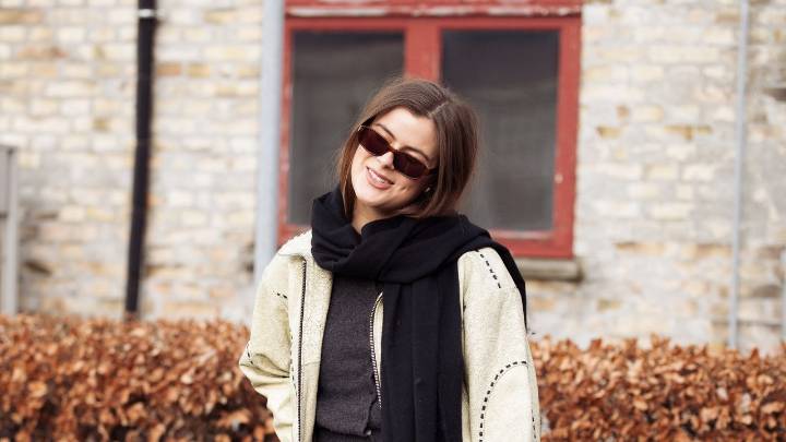 How To Wear A Denim Skirt In Winter