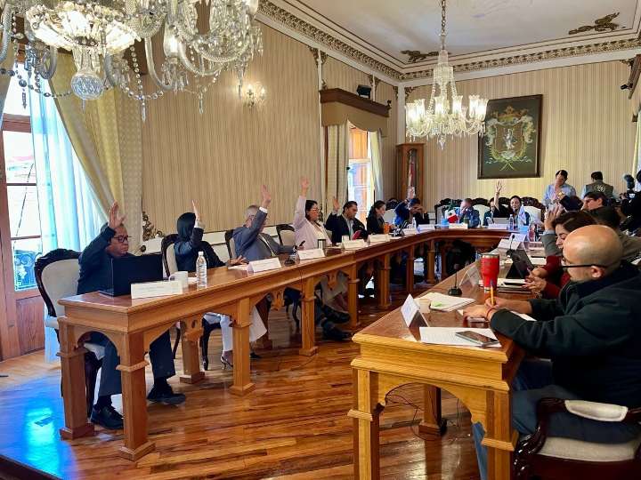 Entre acusaciones de “lucimientos políticos”, capital aprueba su Ley de Ingresos 2026