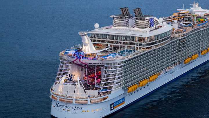 Crucero del horror: llegó a Florida un barco con casi 100 personas contagiadas de un peligroso virus