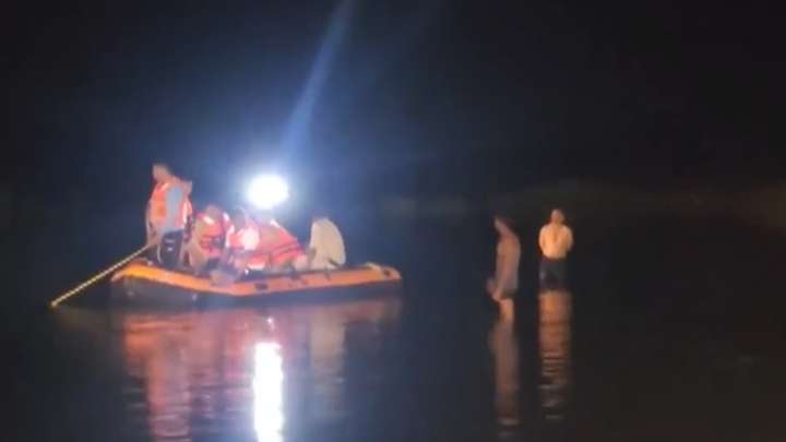 10 killed as tractor carrying Durga idols for immersion plunges into lake in M.P.’s Khandwa