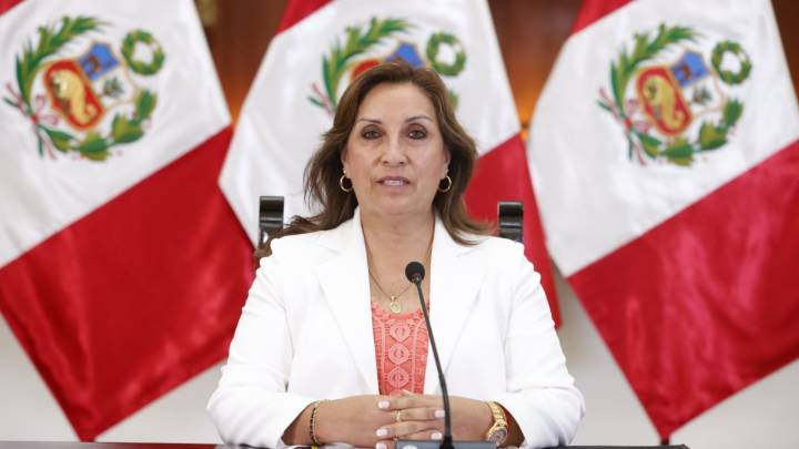 Fiscalía de Perú pide retirar pasaporte a Dina Boluarte por casos de corrupción