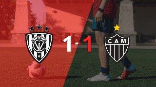 Ind. del Valle y Atl.Mineiro no pasaron del empate en la ida gracias a un gol agónico