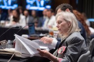 Senadores Gillibrand y Wyden temen fraude en el Seguro Social por “caótica” reorganización y recortes