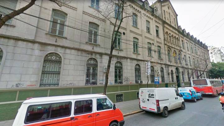 Otra explosión en un colegio: ocurrió en Palermo y hay cuatro heridos El incidente se registró en el Colegio Guadalupe ubicado en la calle Paraguay 3925, entre Julián Álvarez y la avenida Medrano. Tre