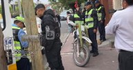 Motociclista ebrio chocó a un auto en la Ituzaingó y se dio a la fuga: "Me destrozó"